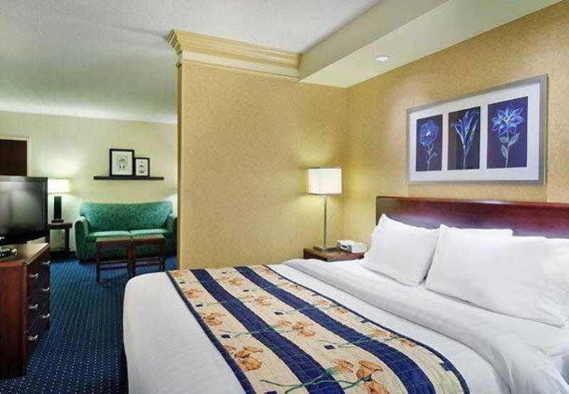 Springhill Suites Detroit Саутфилд Екстериор снимка